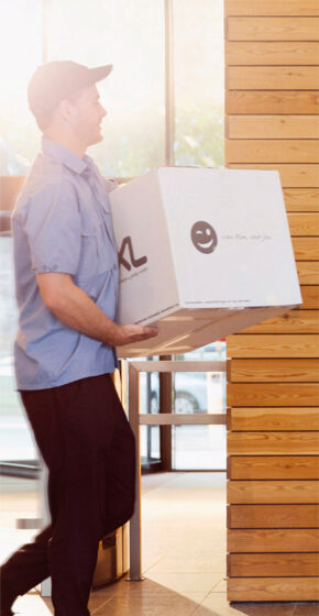 Bringme Image Waver Courier Office Dropping off Parcel