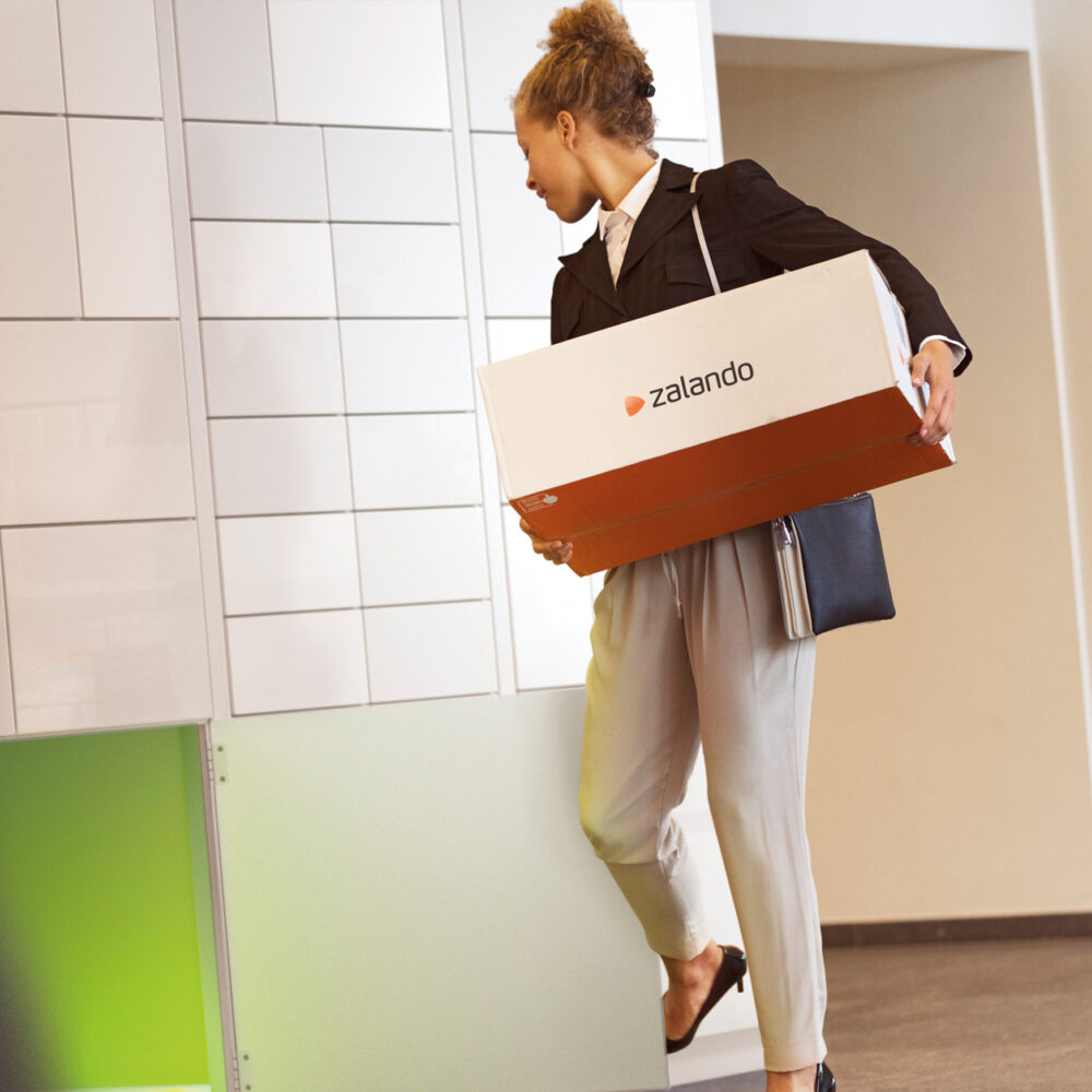 Bringme Office In Setting Woman Pickup Zalando Parcel