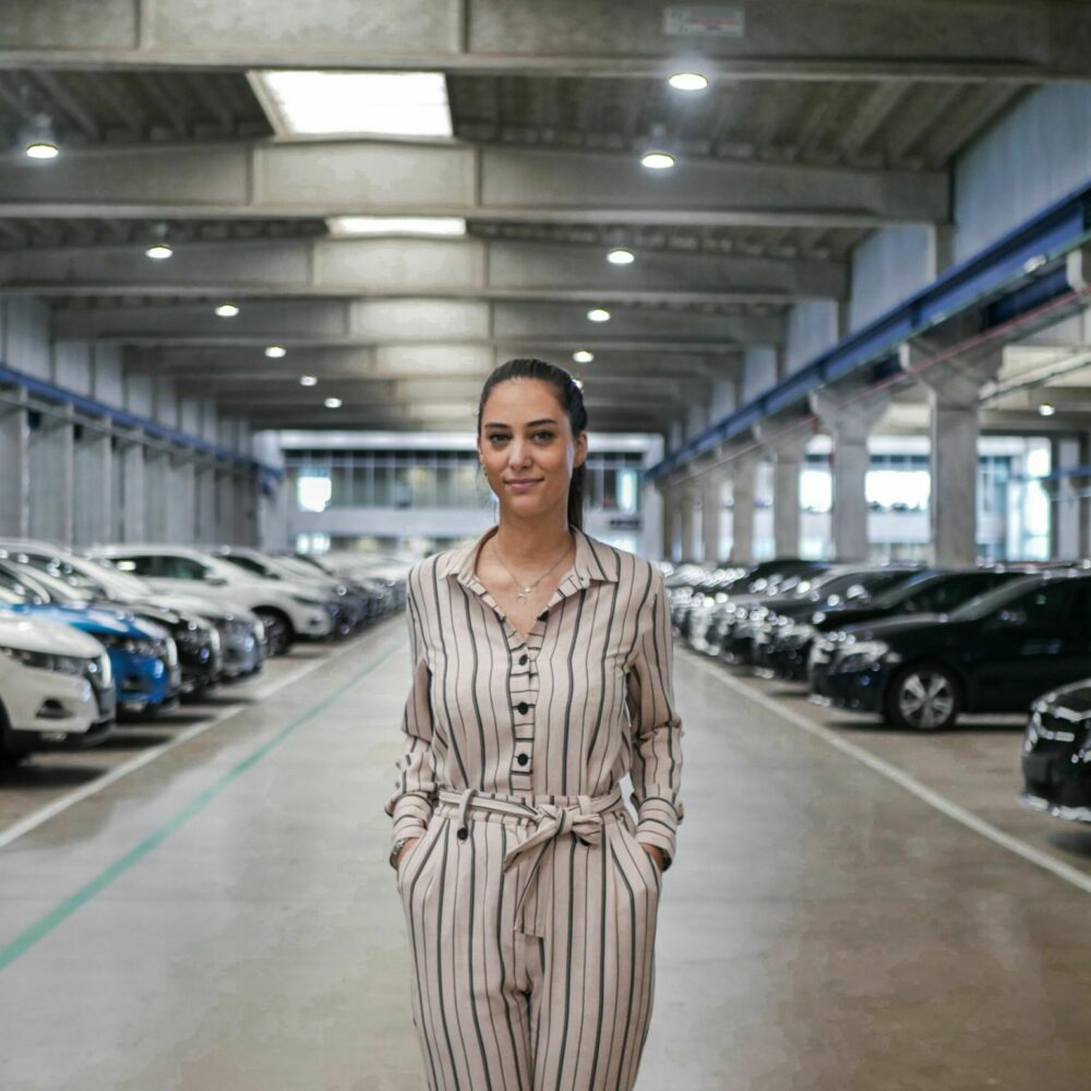 Bringme Cases Carconnex Header Laura